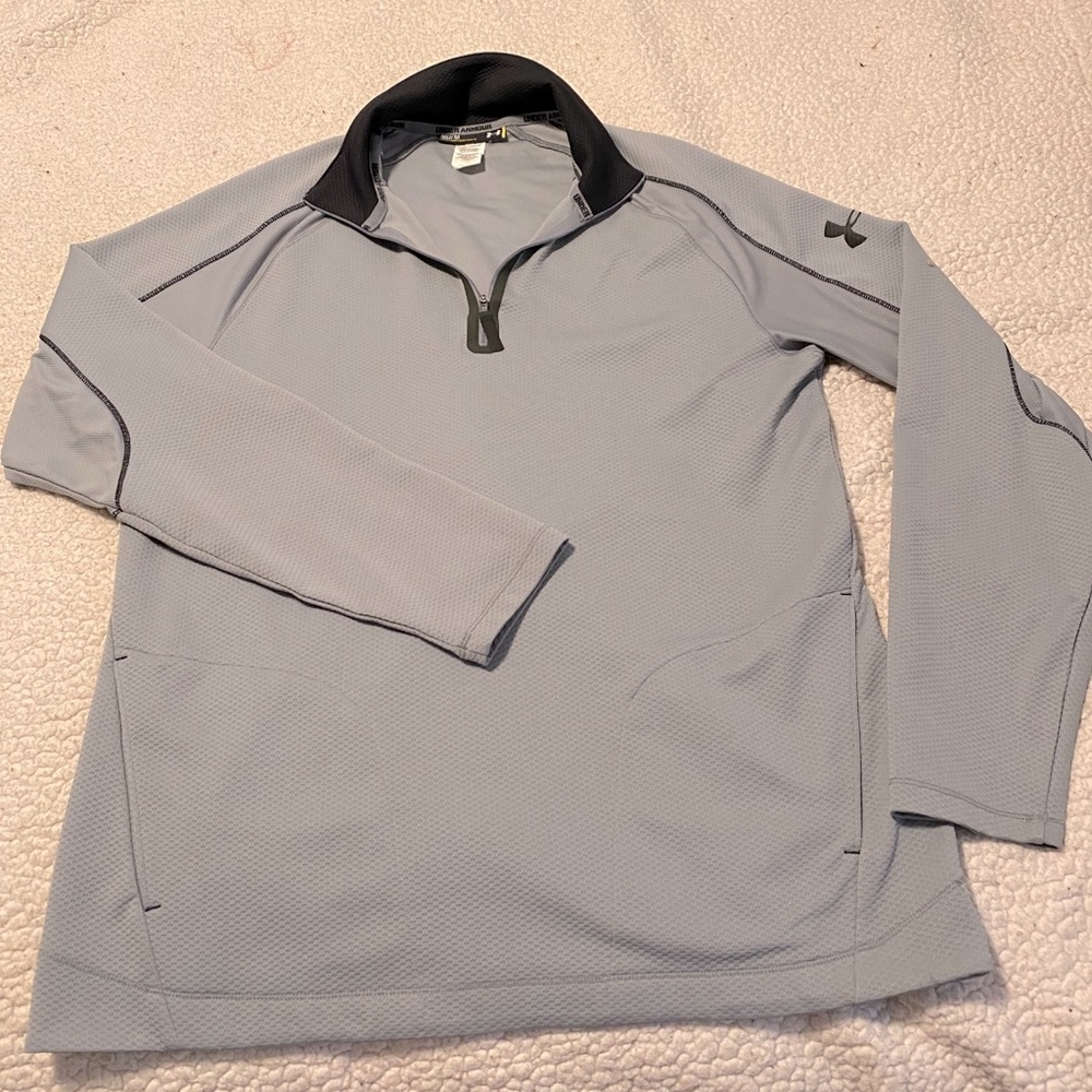 Under Armour MEDIUM long sleeve shirt